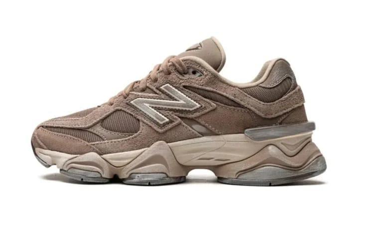 New Balance
9060 "Mushroom Brown"